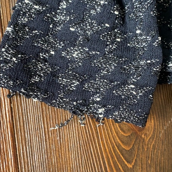 St. John Collection Size 4 - Picture 3 of 4